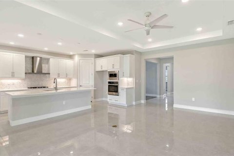 House in Lakewood Ranch, Florida 2 bedrooms, 169.73 sq.m. № 1322330 - photo 4