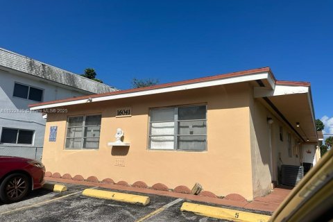 House in North Miami Beach, Florida 1 bedroom, 65.03 sq.m. № 1976976