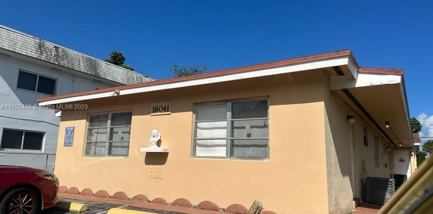 House in North Miami Beach, Florida 1 bedroom, 65.03 sq.m. № 1976976