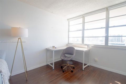 Copropriété à vendre à Sunny Isles Beach, Floride: 1 chambre, 90.58 m2 № 2021343 - photo 10