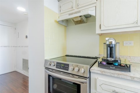 Copropriété à vendre à Sunny Isles Beach, Floride: 1 chambre, 90.58 m2 № 2021343 - photo 18