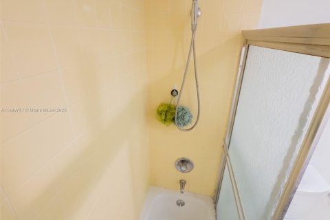 Copropriété à vendre à Sunny Isles Beach, Floride: 1 chambre, 90.58 m2 № 2021343 - photo 28