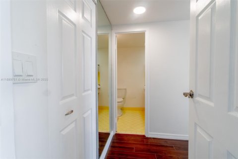 Copropriété à vendre à Sunny Isles Beach, Floride: 1 chambre, 90.58 m2 № 2021343 - photo 25