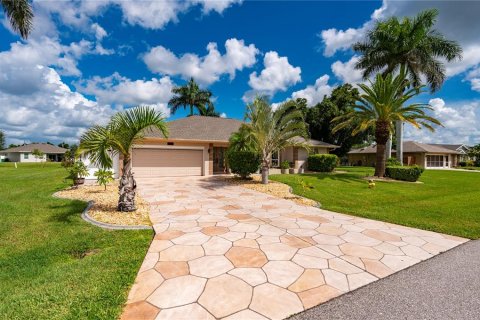 Villa ou maison à vendre à Punta Gorda, Floride: 3 chambres, 215.72 m2 № 1875757 - photo 4