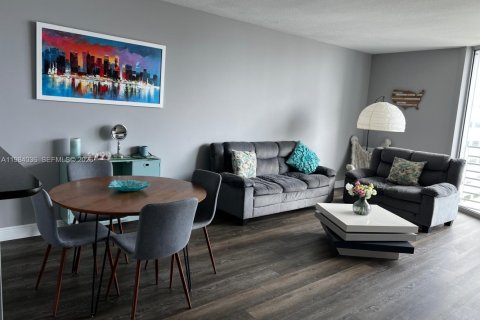 Condo in Miami, Florida, 1 bedroom № 2243784 - photo 17