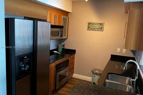 Condo in Miami, Florida, 1 bedroom № 2243784 - photo 8