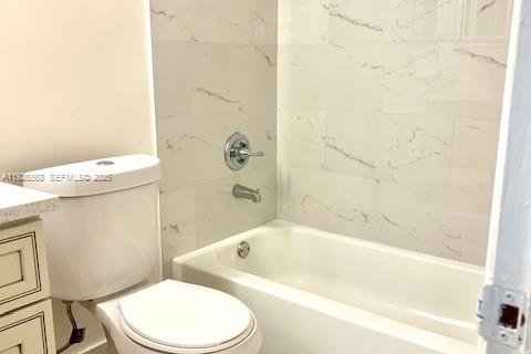 Condominio en venta en Tamarac, Florida, 2 dormitorios, 81.75 m2 № 1986457 - foto 9