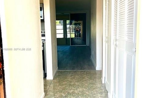 Condominio en venta en Tamarac, Florida, 2 dormitorios, 81.75 m2 № 1986457 - foto 4