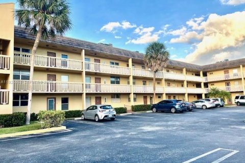 Condominio en venta en Tamarac, Florida, 2 dormitorios, 81.75 m2 № 1986457 - foto 2