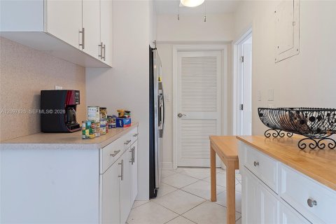 House in Tamarac, Florida 4 bedrooms, 190.73 sq.m. № 2392282 - photo 24