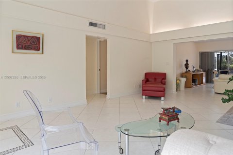 House in Tamarac, Florida 4 bedrooms, 190.73 sq.m. № 2392282 - photo 7