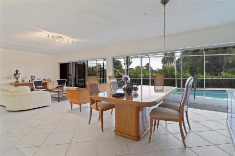 House in Tamarac, Florida 4 bedrooms, 190.73 sq.m. № 2392282 - photo 21
