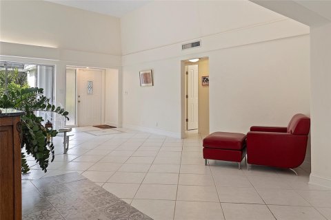 House in Tamarac, Florida 4 bedrooms, 190.73 sq.m. № 2392282 - photo 13