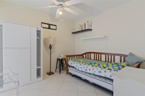 House in Tamarac, Florida 4 bedrooms, 190.73 sq.m. № 2392282 - photo 26