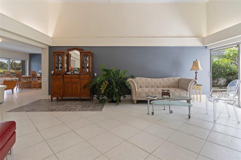 House in Tamarac, Florida 4 bedrooms, 190.73 sq.m. № 2392282 - photo 8