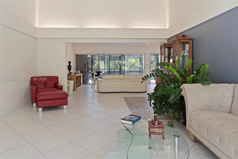 House in Tamarac, Florida 4 bedrooms, 190.73 sq.m. № 2392282 - photo 6