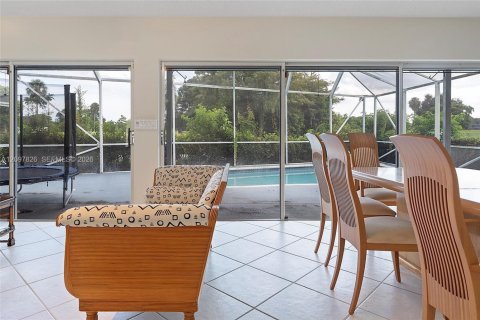 House in Tamarac, Florida 4 bedrooms, 190.73 sq.m. № 2392282 - photo 15