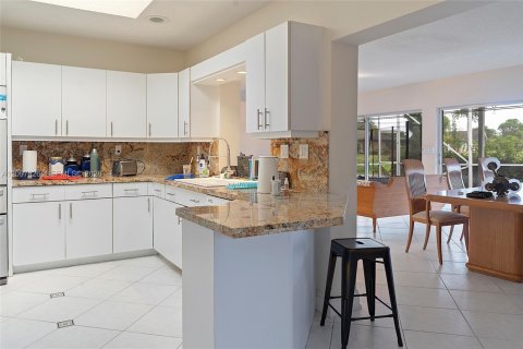 House in Tamarac, Florida 4 bedrooms, 190.73 sq.m. № 2392282 - photo 20