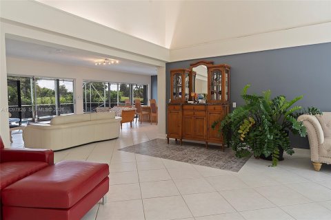 House in Tamarac, Florida 4 bedrooms, 190.73 sq.m. № 2392282 - photo 9