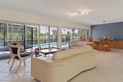 House in Tamarac, Florida 4 bedrooms, 190.73 sq.m. № 2392282 - photo 10