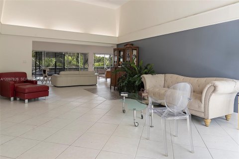 House in Tamarac, Florida 4 bedrooms, 190.73 sq.m. № 2392282 - photo 5