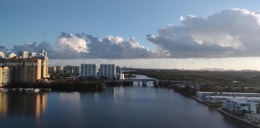 Condo à Sunny Isles Beach, Floride, 2 chambres № 1996955