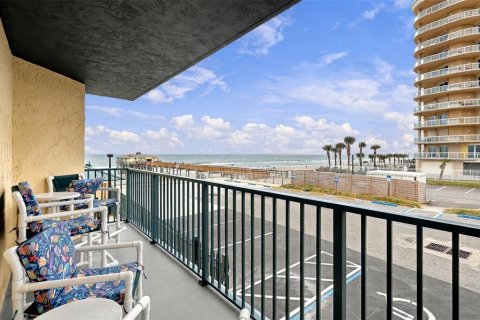Condo in Daytona Beach Shores, Florida, 1 bedroom  № 2406914 - photo 24