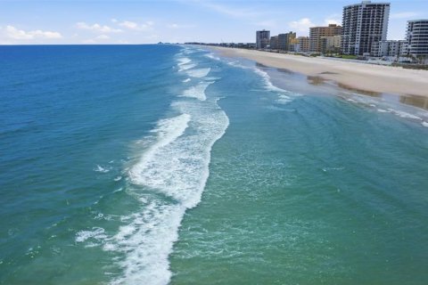 Condo in Daytona Beach Shores, Florida, 1 bedroom  № 2406914 - photo 7