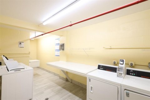 Condo in Daytona Beach Shores, Florida, 1 bedroom  № 2406914 - photo 27