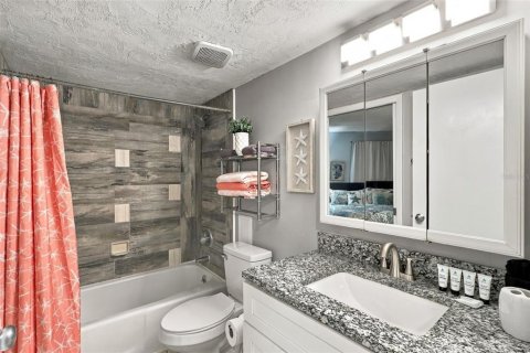 Condo in Daytona Beach Shores, Florida, 1 bedroom  № 2406914 - photo 22
