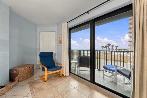 Condo in Daytona Beach Shores, Florida, 1 bedroom  № 2406914 - photo 26