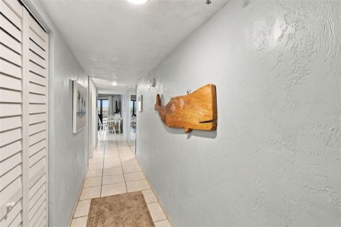 Condo in Daytona Beach Shores, Florida, 1 bedroom  № 2406914 - photo 18