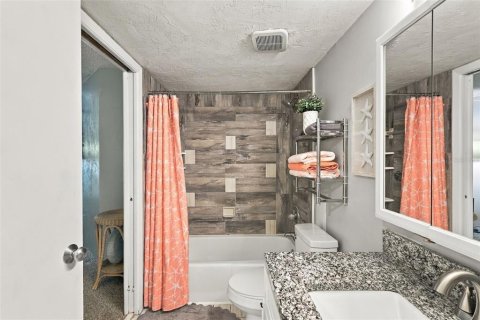 Condo in Daytona Beach Shores, Florida, 1 bedroom  № 2406914 - photo 23