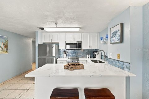 Condo in Daytona Beach Shores, Florida, 1 bedroom  № 2406914 - photo 10
