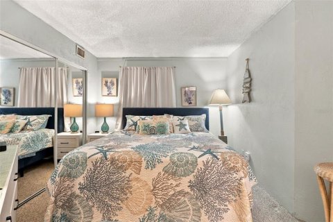 Condo in Daytona Beach Shores, Florida, 1 bedroom  № 2406914 - photo 21