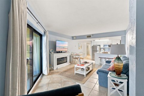 Condo in Daytona Beach Shores, Florida, 1 bedroom  № 2406914 - photo 12