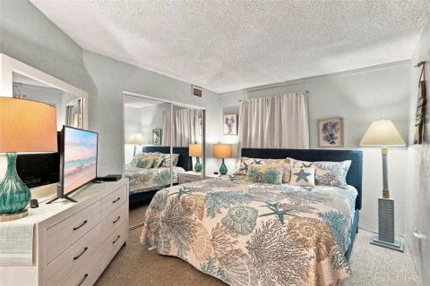 Condo in Daytona Beach Shores, Florida, 1 bedroom  № 2406914 - photo 20