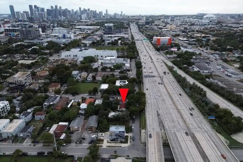 Propiedad comercial en venta en Miami, Florida № 1970438 - foto 6