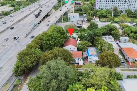 Propiedad comercial en venta en Miami, Florida № 1970438 - foto 10