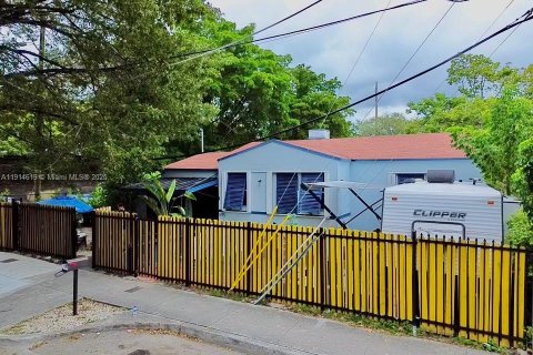 Propiedad comercial en venta en Miami, Florida № 1970438 - foto 5