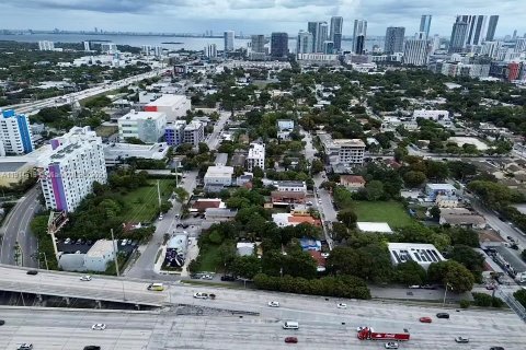 Propiedad comercial en venta en Miami, Florida № 1970438 - foto 16