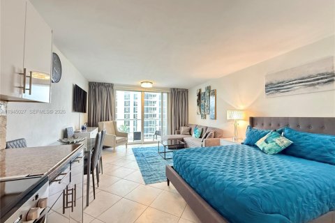 Condo in Sunny Isles Beach, Florida № 2060178 - photo 7