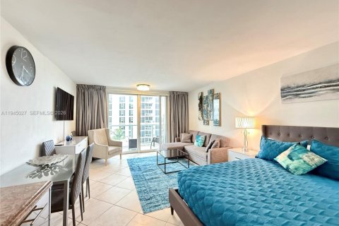 Condo in Sunny Isles Beach, Florida № 2060178 - photo 4