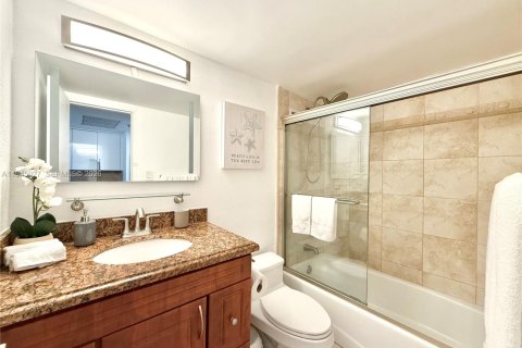 Condo in Sunny Isles Beach, Florida № 2060178 - photo 17