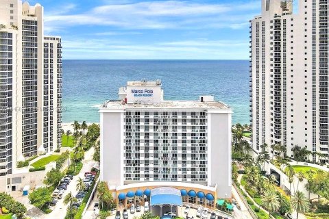 Studio in the Condo in Sunny Isles Beach, Florida № 2060178