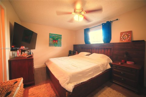 House in Homestead, Florida 4 bedrooms, 186.92 sq.m. № 2058686 - photo 29