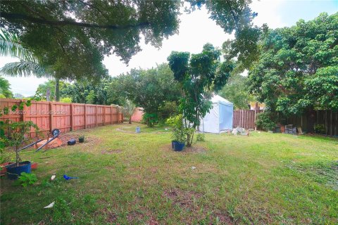 House in Homestead, Florida 4 bedrooms, 186.92 sq.m. № 2058686 - photo 6