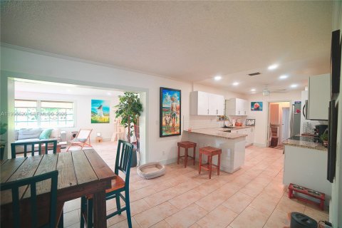 House in Homestead, Florida 4 bedrooms, 186.92 sq.m. № 2058686 - photo 4