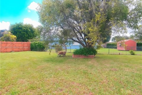 House in Homestead, Florida 4 bedrooms, 186.92 sq.m. № 2058686 - photo 16