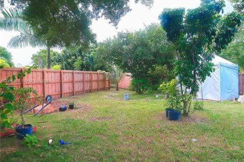 House in Homestead, Florida 4 bedrooms, 186.92 sq.m. № 2058686 - photo 14